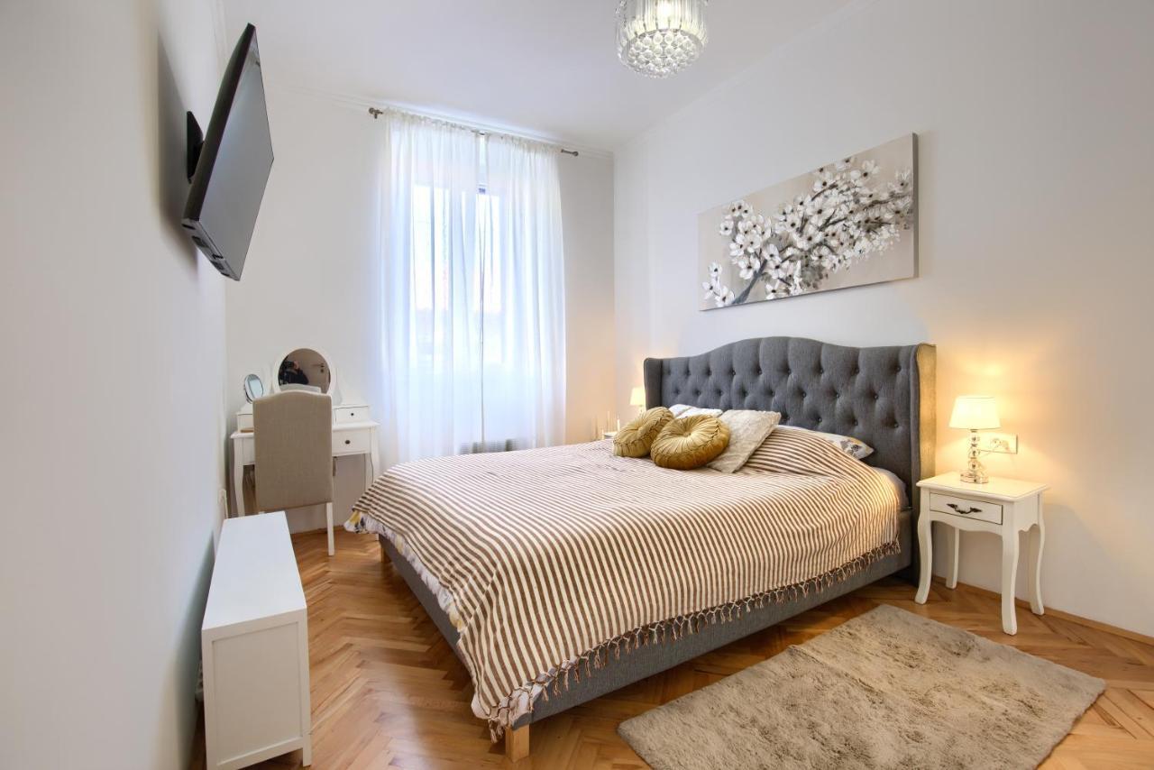 Augustus Apartment *